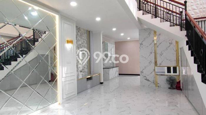 Rumah di Joglo, Jakarta Barat, LT 300m² Bangunan 500m² Rumah di Joglo, Jakarta Barat, LT 300m² Bangunan 500m²