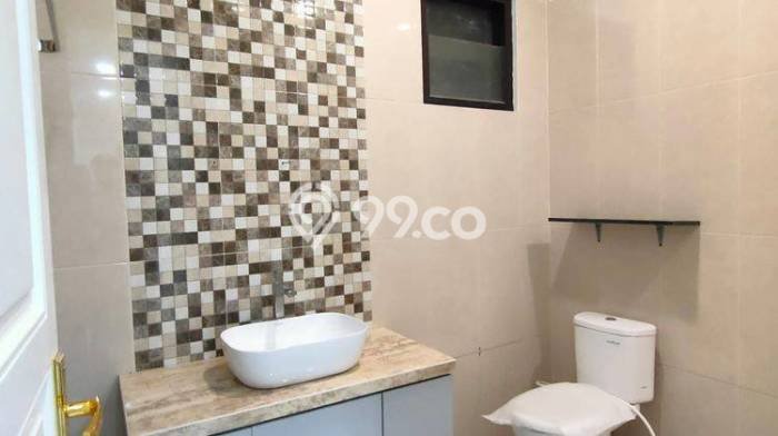 Rumah di Joglo, Jakarta Barat, LT 300m² Bangunan 500m² Rumah di Joglo, Jakarta Barat, LT 300m² Bangunan 500m²