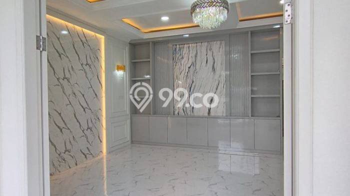 Rumah di Joglo, Jakarta Barat, LT 300m² Bangunan 500m² Rumah di Joglo, Jakarta Barat, LT 300m² Bangunan 500m²