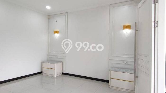 Rumah di Joglo, Jakarta Barat, LT 300m² Bangunan 500m² Rumah di Joglo, Jakarta Barat, LT 300m² Bangunan 500m²