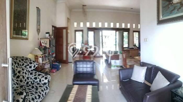 Rumah dengan Lokasi Strategis 2 KT di Sektor 3 - Bintaro, Jakarta Selatan Rumah dengan Lokasi Strategis 2 KT di Sektor 3 - Bintaro, Jakarta Selatan