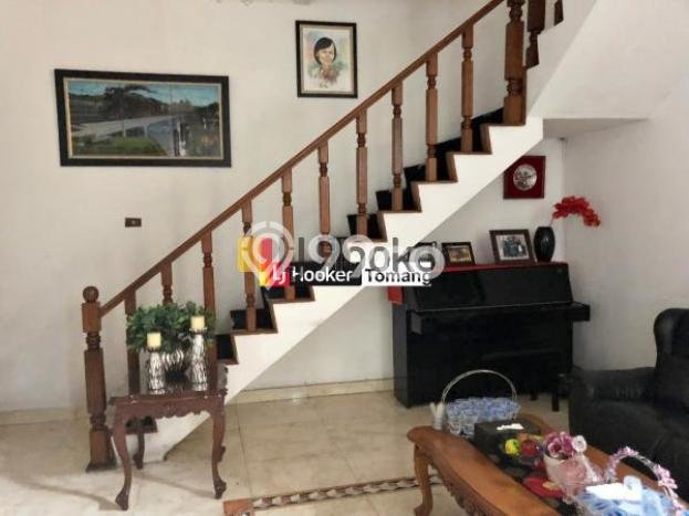 EXCLUSIVE OFFER! Rumah di Tomang, 3 KM, Area Premium, LT 180m² Bangunan 270m² EXCLUSIVE OFFER! Rumah di Tomang, 3 KM, Area Premium, LT 180m² Bangunan 270m²