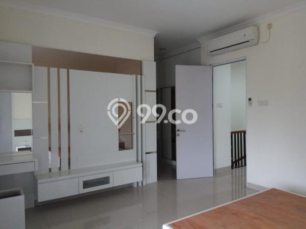 Jual Segera Rumah 5 KT 3 KM di Grand Wisata, Bekasi Jual Segera Rumah 5 KT 3 KM di Grand Wisata, Bekasi
