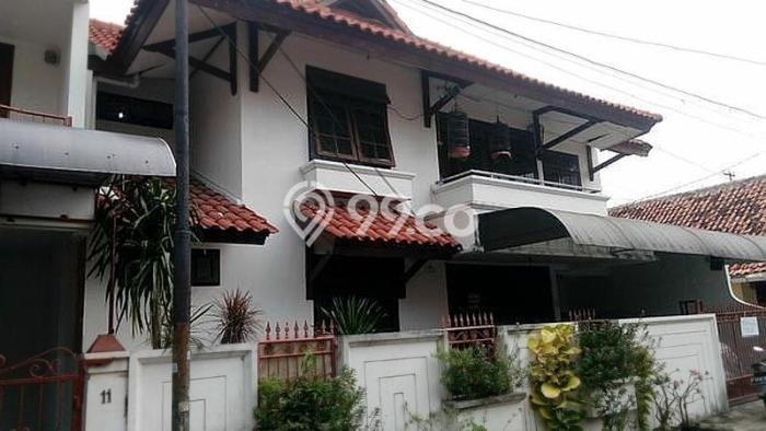 Jual Rumah Luas Elegan Dengan View Eksklusif di Rawamangun, Jakarta Timur Jual Rumah Luas Elegan Dengan View Eksklusif di Rawamangun, Jakarta Timur