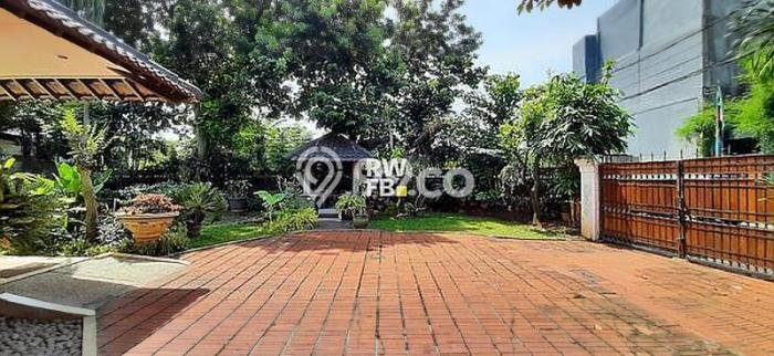 Rumah Elit Modern Tanpa Renovasi di Cipete Jakarta Selatan Rumah Elit Modern Tanpa Renovasi di Cipete Jakarta Selatan