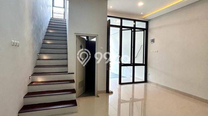 Kesempatan Langka Memiliki Rumah LT 62m² / LB 170m² di Kawasan Komersial Tebet, Jakarta Selatan Kesempatan Langka Memiliki Rumah LT 62m² / LB 170m² di Kawasan Komersial Tebet, Jakarta Selatan