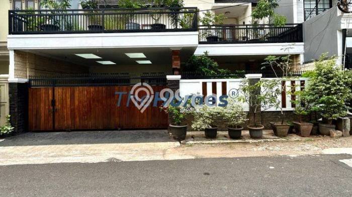 Rumah Eksklusif Dijual LT 255m2 di Tebet, Jakarta Selatan Rumah Eksklusif Dijual LT 255m2 di Tebet, Jakarta Selatan