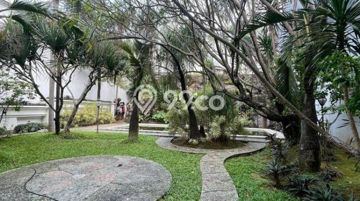 Hunian Ideal dengan LT 1000m2 & LB 850m2 Disewakan di Kemang Hunian Ideal dengan LT 1000m2 & LB 850m2 Disewakan di Kemang