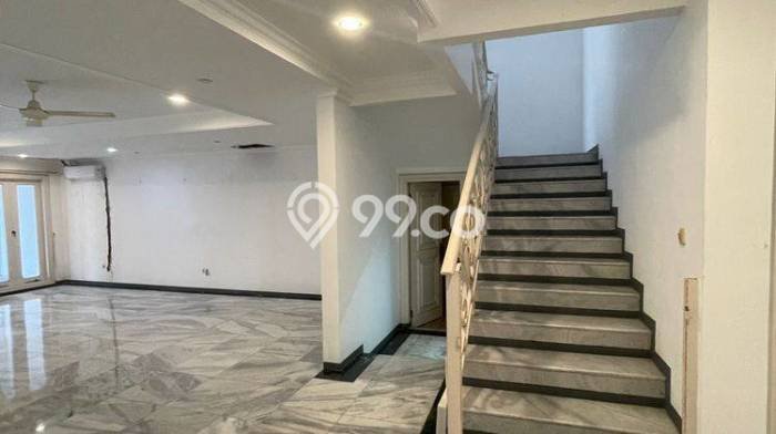 Hunian Ideal dengan LT 1000m2 & LB 850m2 Disewakan di Kemang Hunian Ideal dengan LT 1000m2 & LB 850m2 Disewakan di Kemang