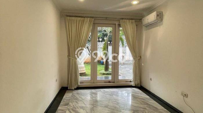 Hunian Ideal dengan LT 1000m2 & LB 850m2 Disewakan di Kemang Hunian Ideal dengan LT 1000m2 & LB 850m2 Disewakan di Kemang