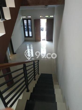For Sale! Premium House LT 104m2 Desain Modern di Otista For Sale! Premium House LT 104m2 Desain Modern di Otista