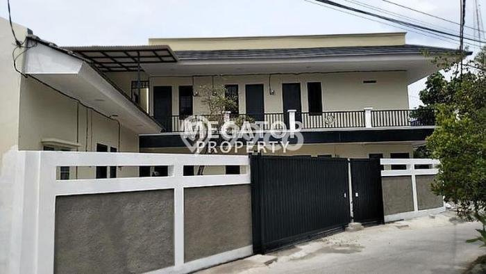 Siap Huni Rumah Mewah 15 Kamar di Karang Tengah Dekat ke Mana Pun Siap Huni Rumah Mewah 15 Kamar di Karang Tengah Dekat ke Mana Pun