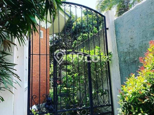 Ready to Use! Premium House LT 1055m2 Desain Modern di Setra Duta Ready to Use! Premium House LT 1055m2 Desain Modern di Setra Duta