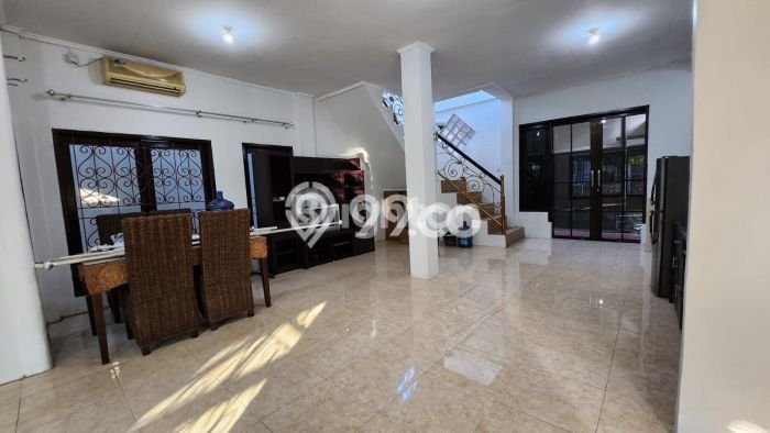 RUMAH MEWAH 1 1/2 LANTAI FULLY FURNISHED DI PERUMAHAN WIKA BALIKPAPAN RUMAH MEWAH 1 1/2 LANTAI FULLY FURNISHED DI PERUMAHAN WIKA BALIKPAPAN