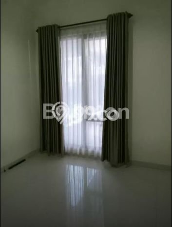 Disewakan! Rumah 2 Kamar Tidur &
1 Kamar Mandi di Sambiroto, Semarang Disewakan! Rumah 2 Kamar Tidur &
1 Kamar Mandi di Sambiroto, Semarang