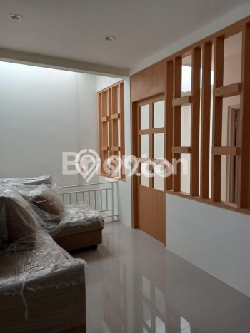Disewakan! Rumah 3 Kamar Tidur &
2 Kamar Mandi di Sambiroto, Semarang Disewakan! Rumah 3 Kamar Tidur &
2 Kamar Mandi di Sambiroto, Semarang