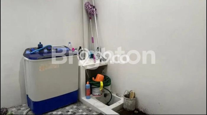 Disewakan! Rumah 3 Kamar Tidur &
2 Kamar Mandi di Sambiroto, Semarang Disewakan! Rumah 3 Kamar Tidur &
2 Kamar Mandi di Sambiroto, Semarang