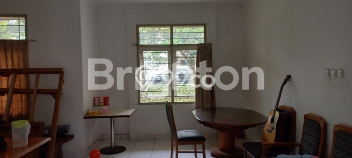 RUMAH BESAR DI ROW JALAN LEBAR, JALAN UTAMA RUMAH BESAR DI ROW JALAN LEBAR, JALAN UTAMA