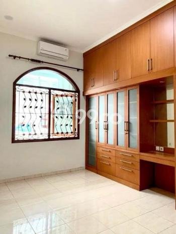 Jarang Ada! Rumah Sewa 5 Kamar Nyaman Siap Huni Bendungan Hilir Jarang Ada! Rumah Sewa 5 Kamar Nyaman Siap Huni Bendungan Hilir