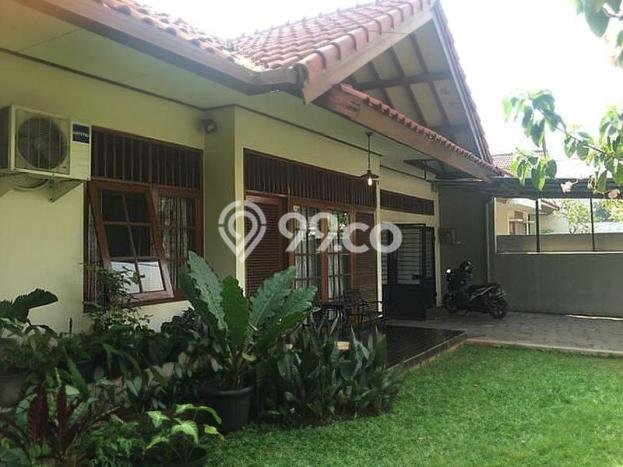 Rumah Mewah LB 240m2 Siap Pakai Desain Elegan di Bintaro, Tangerang Selatan Rumah Mewah LB 240m2 Siap Pakai Desain Elegan di Bintaro, Tangerang Selatan