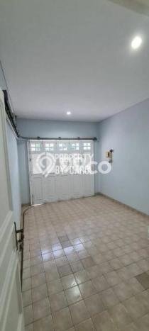 Rumah Strategis di Kembangan, Dekat Kawasan Komersial, Jakarta Barat - LT 200m² Rumah Strategis di Kembangan, Dekat Kawasan Komersial, Jakarta Barat - LT 200m²