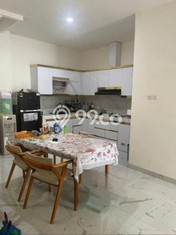 Jual Rumah Eksklusif 4 KT di Taman Royal, Tangerang Jual Rumah Eksklusif 4 KT di Taman Royal, Tangerang