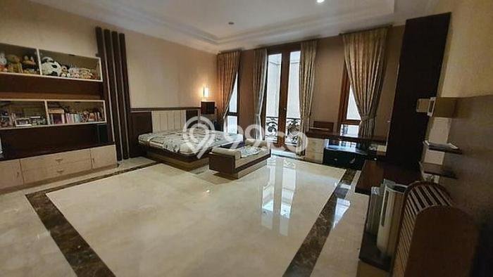Rumah Menguntungkan di Pusat Kota Kelapa Gading, Jakarta Utara - LT 600m² Rumah Menguntungkan di Pusat Kota Kelapa Gading, Jakarta Utara - LT 600m²