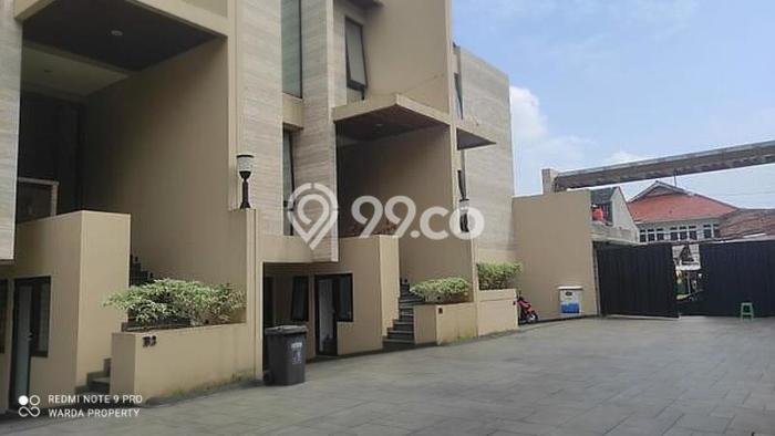 Rumah Elit Modern Tanpa Renovasi di Pejaten Jakarta Selatan Rumah Elit Modern Tanpa Renovasi di Pejaten Jakarta Selatan