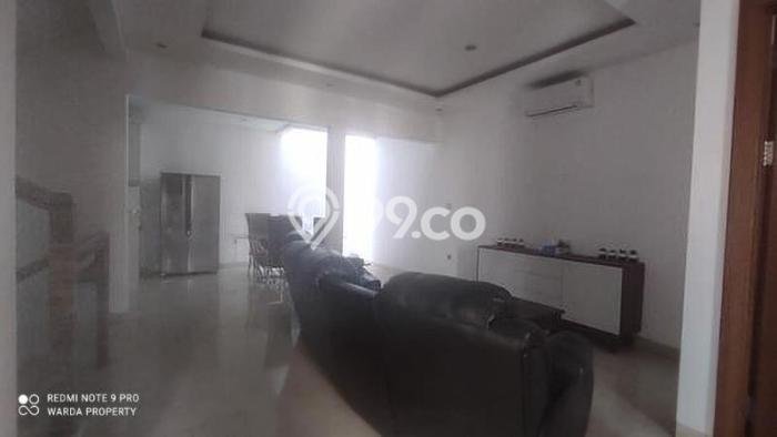 Rumah Elit Modern Tanpa Renovasi di Pejaten Jakarta Selatan Rumah Elit Modern Tanpa Renovasi di Pejaten Jakarta Selatan