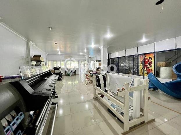 Rumah Mewah Siap Huni LT 240m2 di Karawaci, Tangerang Rumah Mewah Siap Huni LT 240m2 di Karawaci, Tangerang