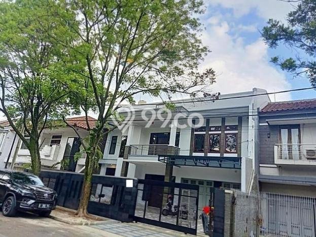 Rumah Strategis Batununggal, Bandung, Luas 300m2m² Bangunan 225m2m² Rumah Strategis Batununggal, Bandung, Luas 300m2m² Bangunan 225m2m²