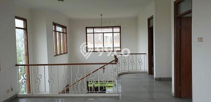 Rumah Mewah LB 300m2 Siap Huni Desain Elegan di Dago, Bandung Rumah Mewah LB 300m2 Siap Huni Desain Elegan di Dago, Bandung