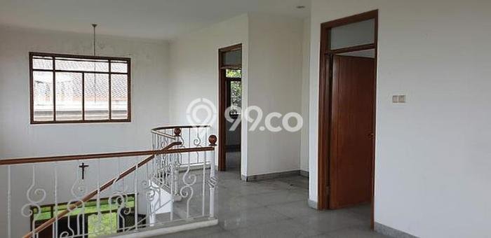 Rumah Mewah LB 300m2 Siap Huni Desain Elegan di Dago, Bandung Rumah Mewah LB 300m2 Siap Huni Desain Elegan di Dago, Bandung