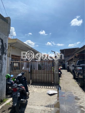 Rumah Siap Disurvey lokasi , Surabaya, LT 885m2m² LB 400m2m² Rumah Siap Disurvey lokasi , Surabaya, LT 885m2m² LB 400m2m²