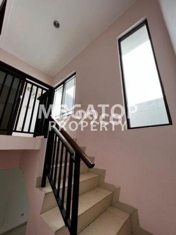 HUNIAN PREMIUM! Rumah di Cipondoh, 3 KT, Area Berkembang, LT 96m² Bangunan 102m² HUNIAN PREMIUM! Rumah di Cipondoh, 3 KT, Area Berkembang, LT 96m² Bangunan 102m²