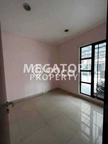 HUNIAN PREMIUM! Rumah di Cipondoh, 3 KT, Area Berkembang, LT 96m² Bangunan 102m² HUNIAN PREMIUM! Rumah di Cipondoh, 3 KT, Area Berkembang, LT 96m² Bangunan 102m²