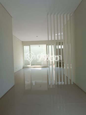 Rumah Akses Mudah di Citraland, Surabaya, LT 135m2m² Bangunan 140m2m² Rumah Akses Mudah di Citraland, Surabaya, LT 135m2m² Bangunan 140m2m²
