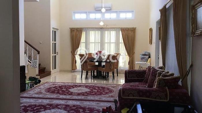 Hunian Mewah LB 225m2 Siap Huni Desain Elegan di Bintaro, Tangerang Selatan Hunian Mewah LB 225m2 Siap Huni Desain Elegan di Bintaro, Tangerang Selatan