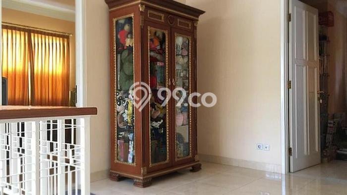 Hunian Mewah LB 225m2 Siap Huni Desain Elegan di Bintaro, Tangerang Selatan Hunian Mewah LB 225m2 Siap Huni Desain Elegan di Bintaro, Tangerang Selatan