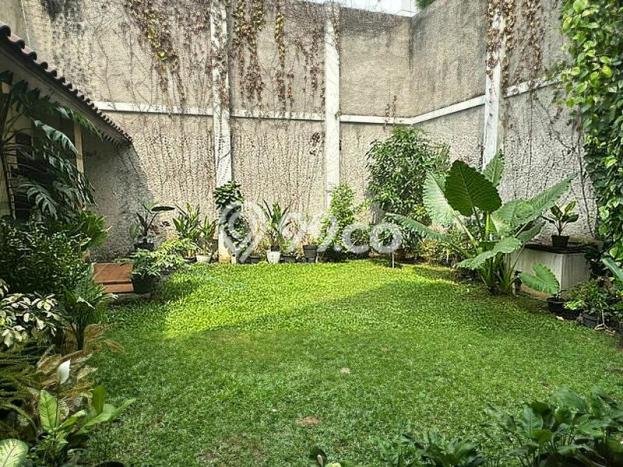 For Sale Hunian Elegan Klasik di Jakarta Selatan For Sale Hunian Elegan Klasik di Jakarta Selatan