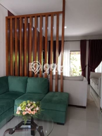 Hunian Cantik Modern Lb 200m2 di Manahan, Solo Hunian Cantik Modern Lb 200m2 di Manahan, Solo