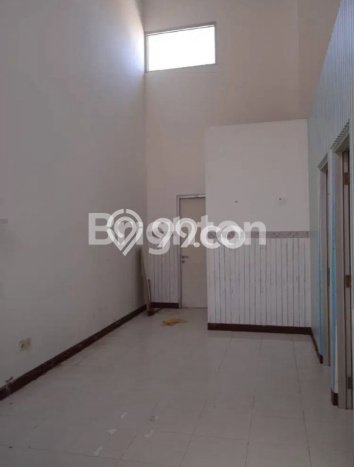 Disewakan! Rumah 3 Kamar Tidur &
1 Kamar Mandi di Manyaran, Semarang Disewakan! Rumah 3 Kamar Tidur &
1 Kamar Mandi di Manyaran, Semarang