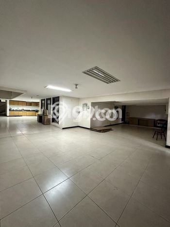JUAL CEPAT! Rumah Siap Huni Area Strategis Sukolilo, LT 330m2m² Bangunan 550m2m² JUAL CEPAT! Rumah Siap Huni Area Strategis Sukolilo, LT 330m2m² Bangunan 550m2m²
