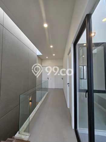 Hunian Cantik Modern Lb 175m2 di Wonocolo, Surabaya Hunian Cantik Modern Lb 175m2 di Wonocolo, Surabaya