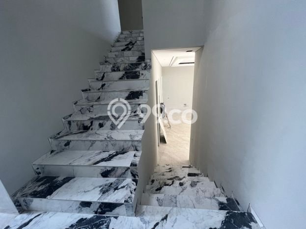 Dijual Rumah Premium dengan Fasilitas Sekitar Komplit di Sambikerep, Surabaya Dijual Rumah Premium dengan Fasilitas Sekitar Komplit di Sambikerep, Surabaya