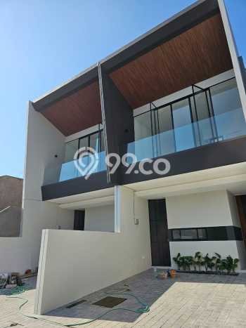 Jual Rumah Bagus Siap Huni LB 175m2 di Wonocolo, Surabaya Jual Rumah Bagus Siap Huni LB 175m2 di Wonocolo, Surabaya