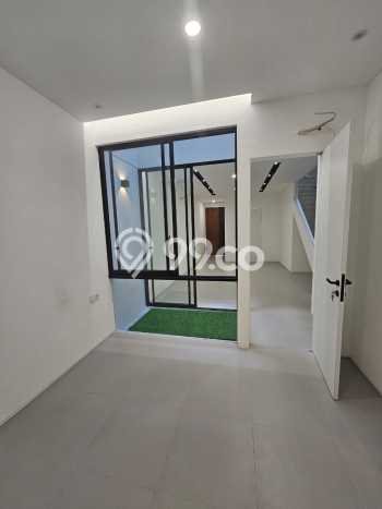 Jual Rumah Strategis Bagus Punya 4 KT di Wonocolo Surabaya SHM Jual Rumah Strategis Bagus Punya 4 KT di Wonocolo Surabaya SHM
