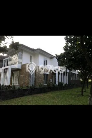 Rumah Elit LB 500m2 Siap Pakai Desain Elegan di Citraland, Surabaya Rumah Elit LB 500m2 Siap Pakai Desain Elegan di Citraland, Surabaya