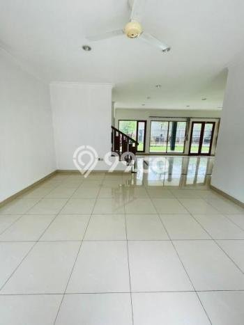 Rumah Strategis kawasan Pejaten, 7 KT, Lingkungan Tenang, Luas 600m² Bangunan 450m² Rumah Strategis kawasan Pejaten, 7 KT, Lingkungan Tenang, Luas 600m² Bangunan 450m²