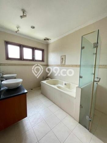 Rumah Strategis kawasan Pejaten, 7 KT, Lingkungan Tenang, Luas 600m² Bangunan 450m² Rumah Strategis kawasan Pejaten, 7 KT, Lingkungan Tenang, Luas 600m² Bangunan 450m²